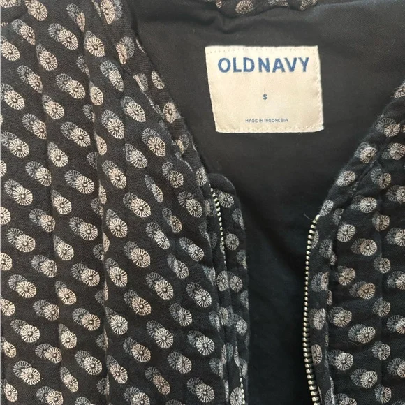 Old Navy Black and White Quilted Jacket - Picture 5 of 6